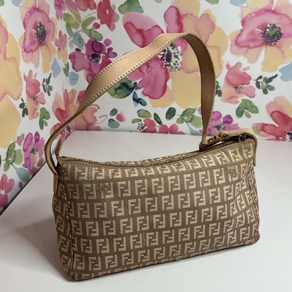 💯Authentic Fendi Shoulder Bag Small size 🍀 - Picture 5 of 17